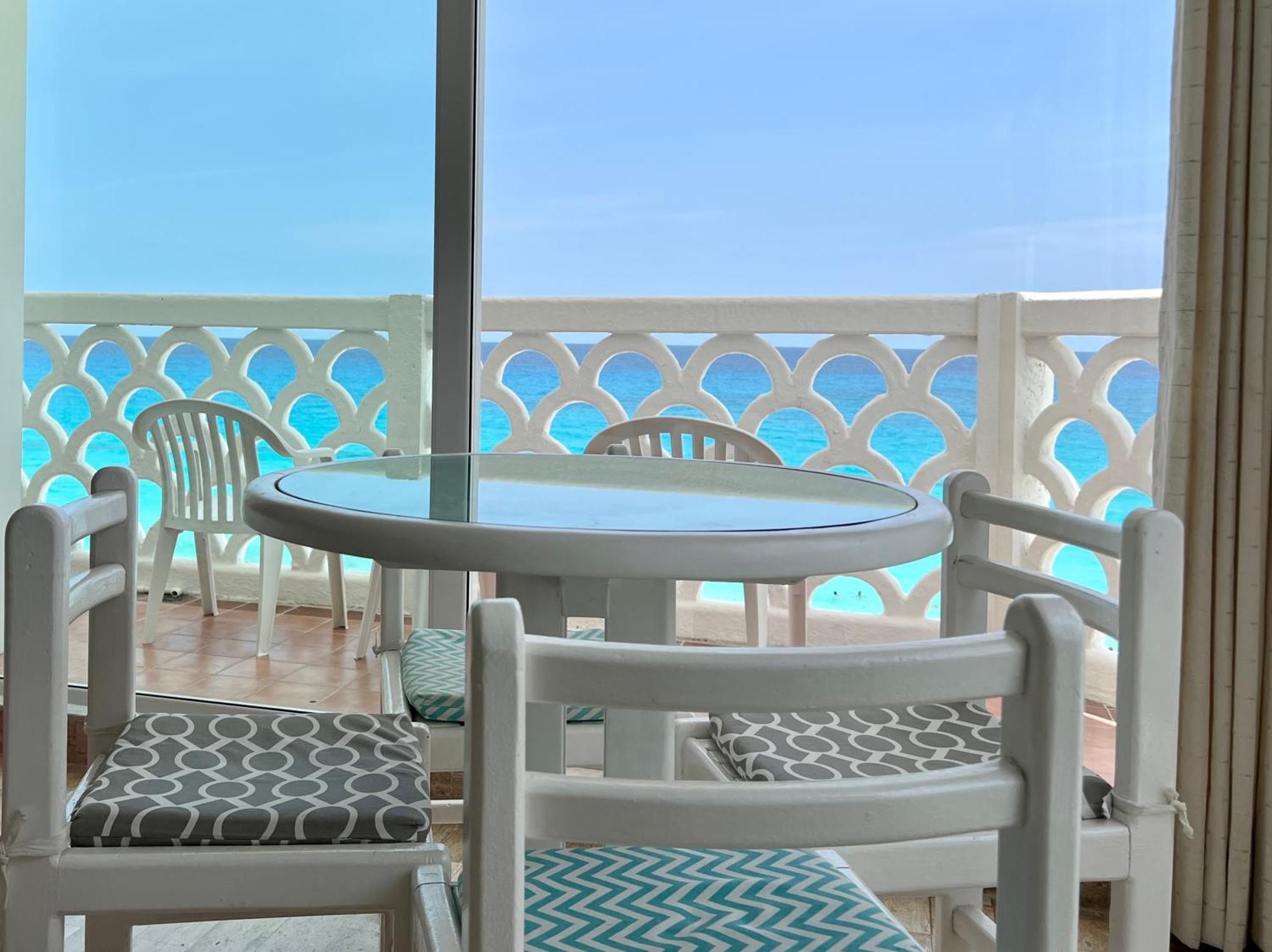 Beachside Apartments Канкун Екстериор снимка