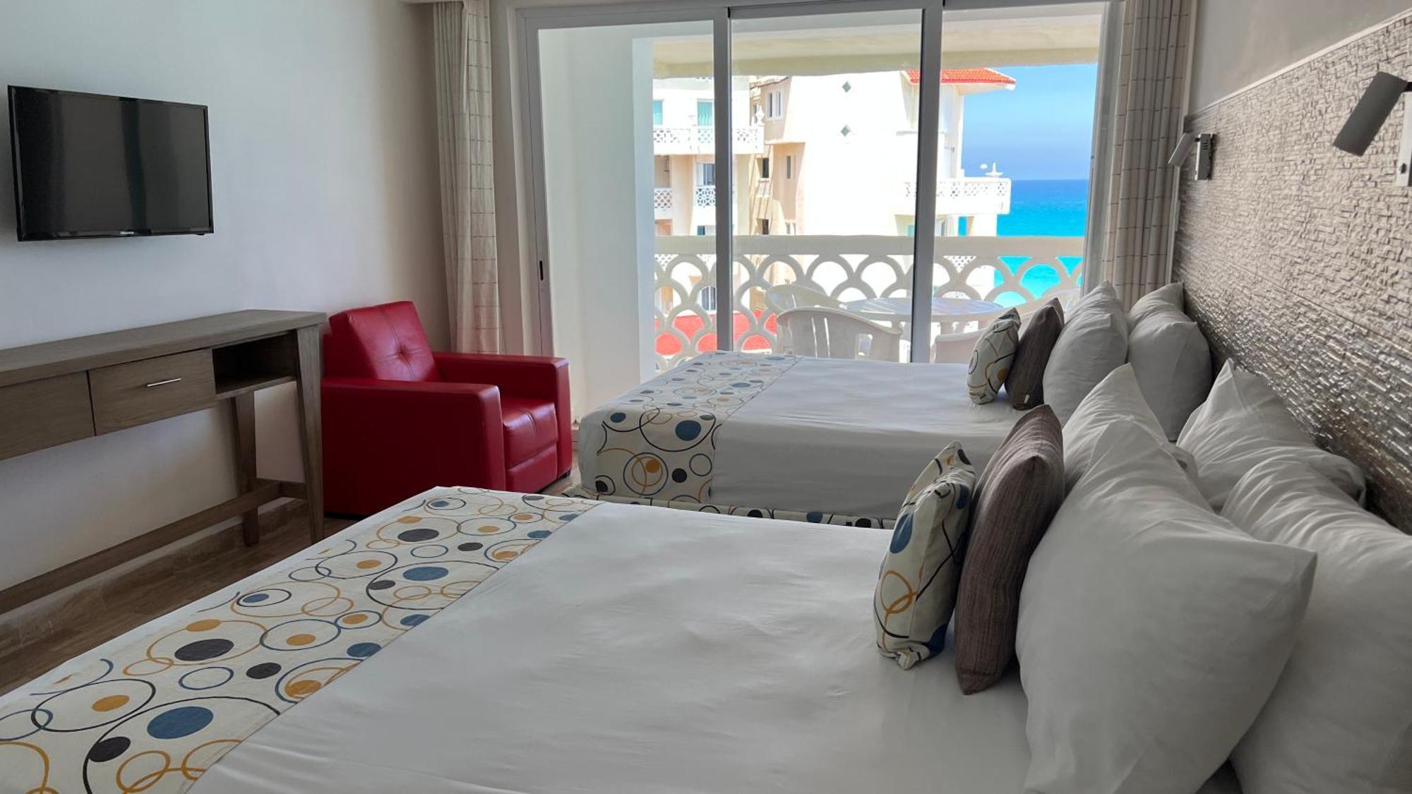 Beachside Apartments Канкун Екстериор снимка
