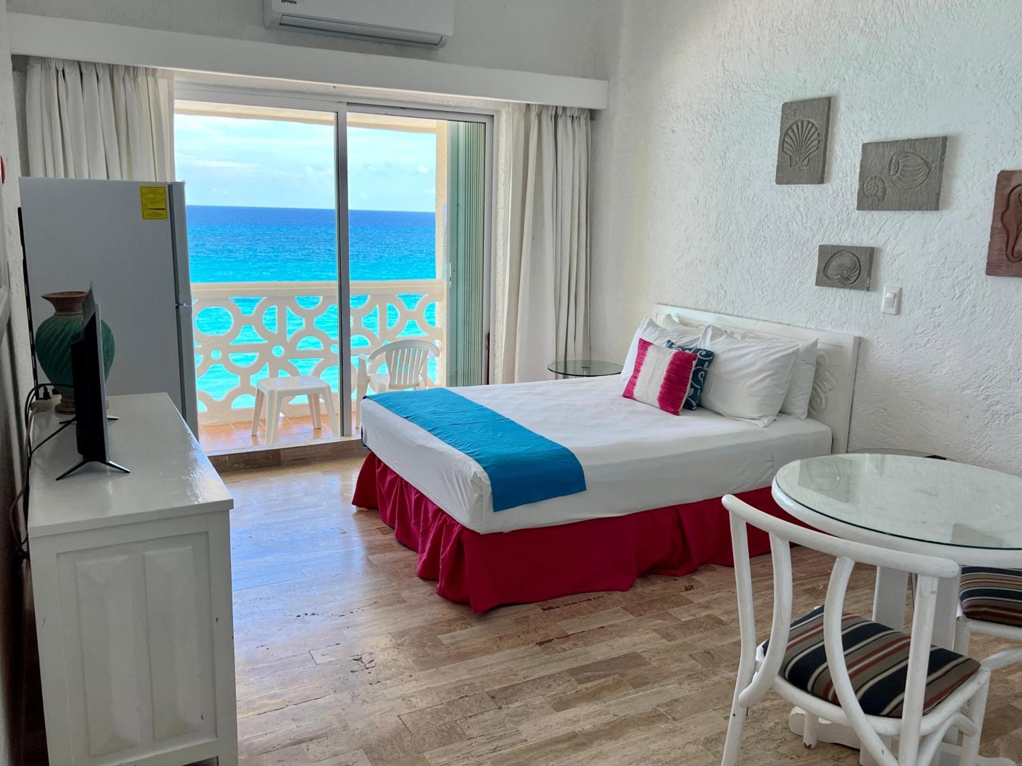 Beachside Apartments Канкун Екстериор снимка