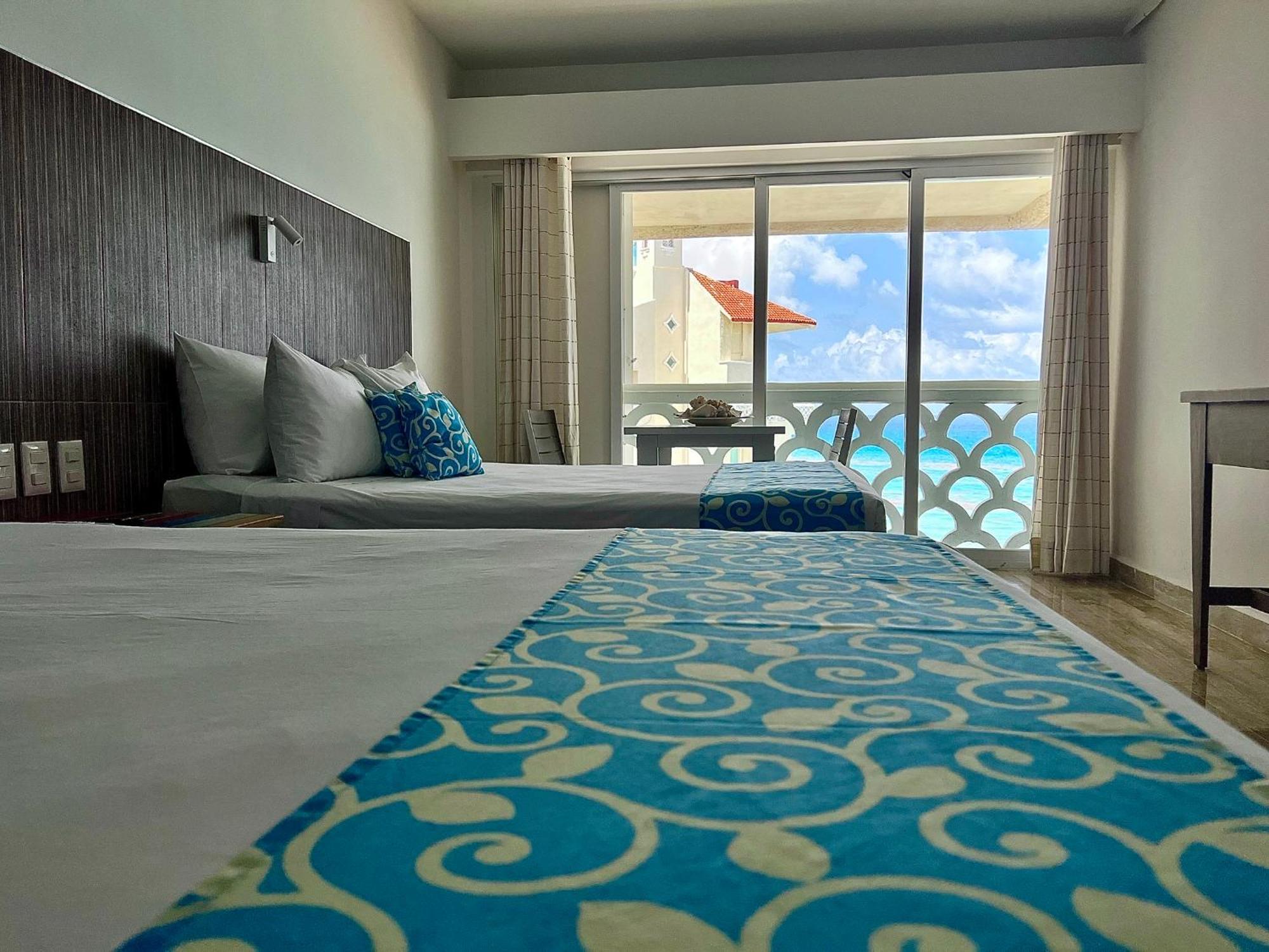 Beachside Apartments Канкун Екстериор снимка