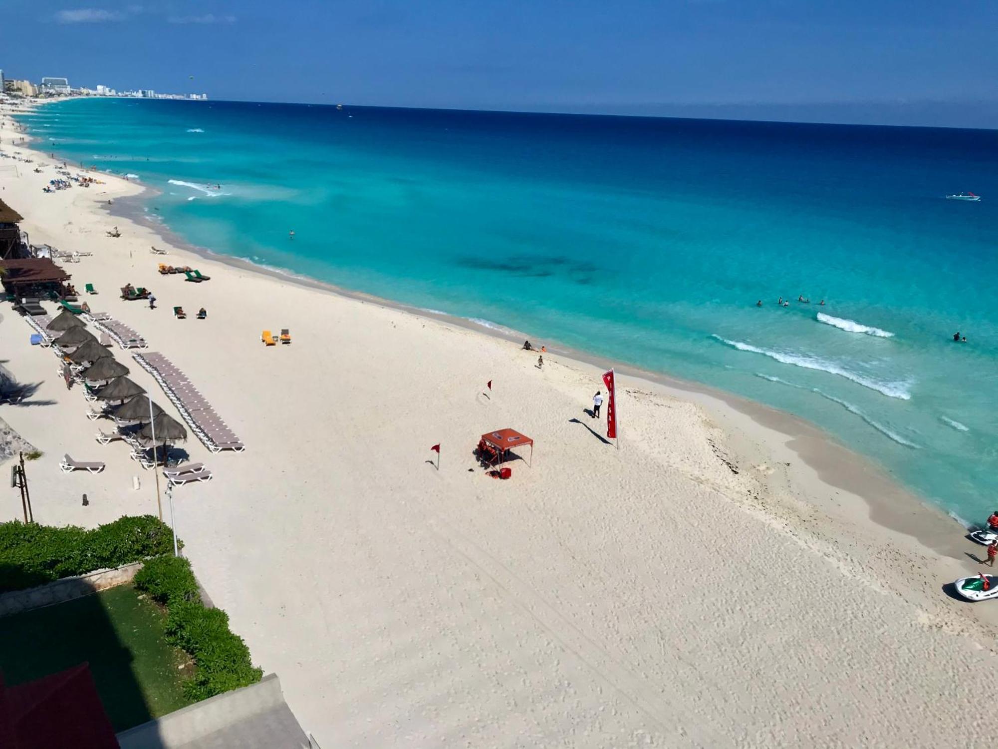 Beachside Apartments Канкун Екстериор снимка