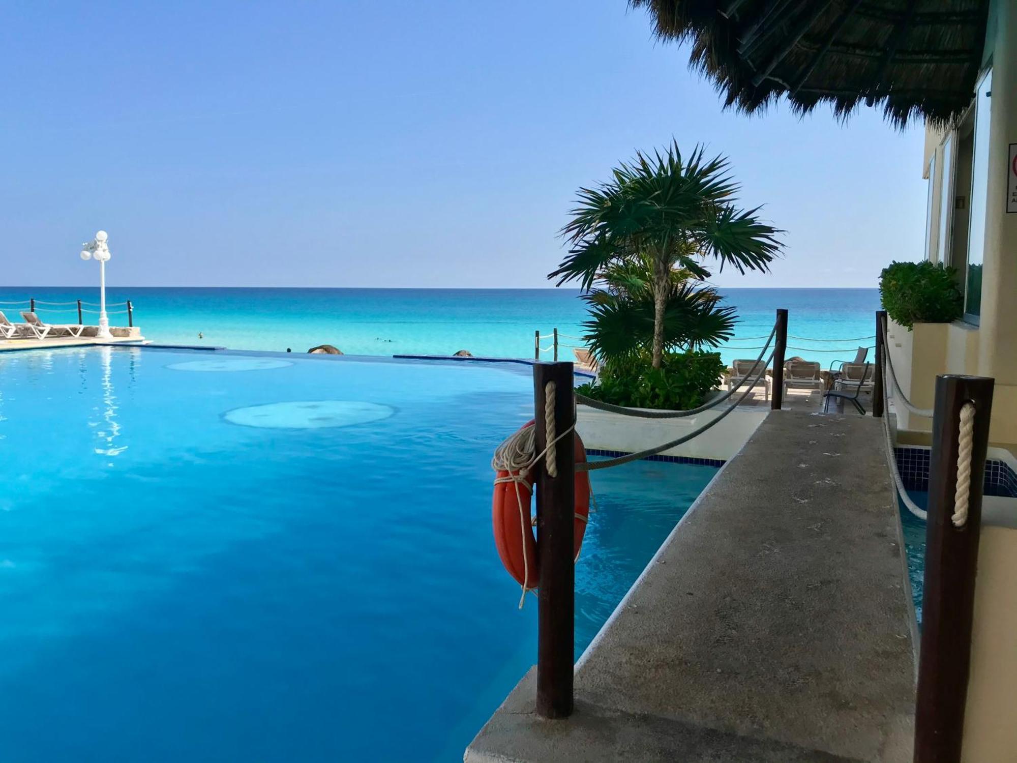 Beachside Apartments Канкун Екстериор снимка