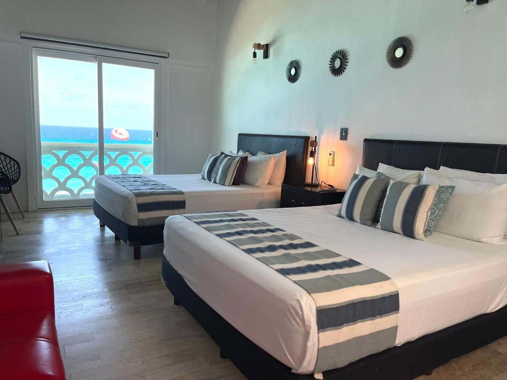 Beachside Apartments Канкун Екстериор снимка